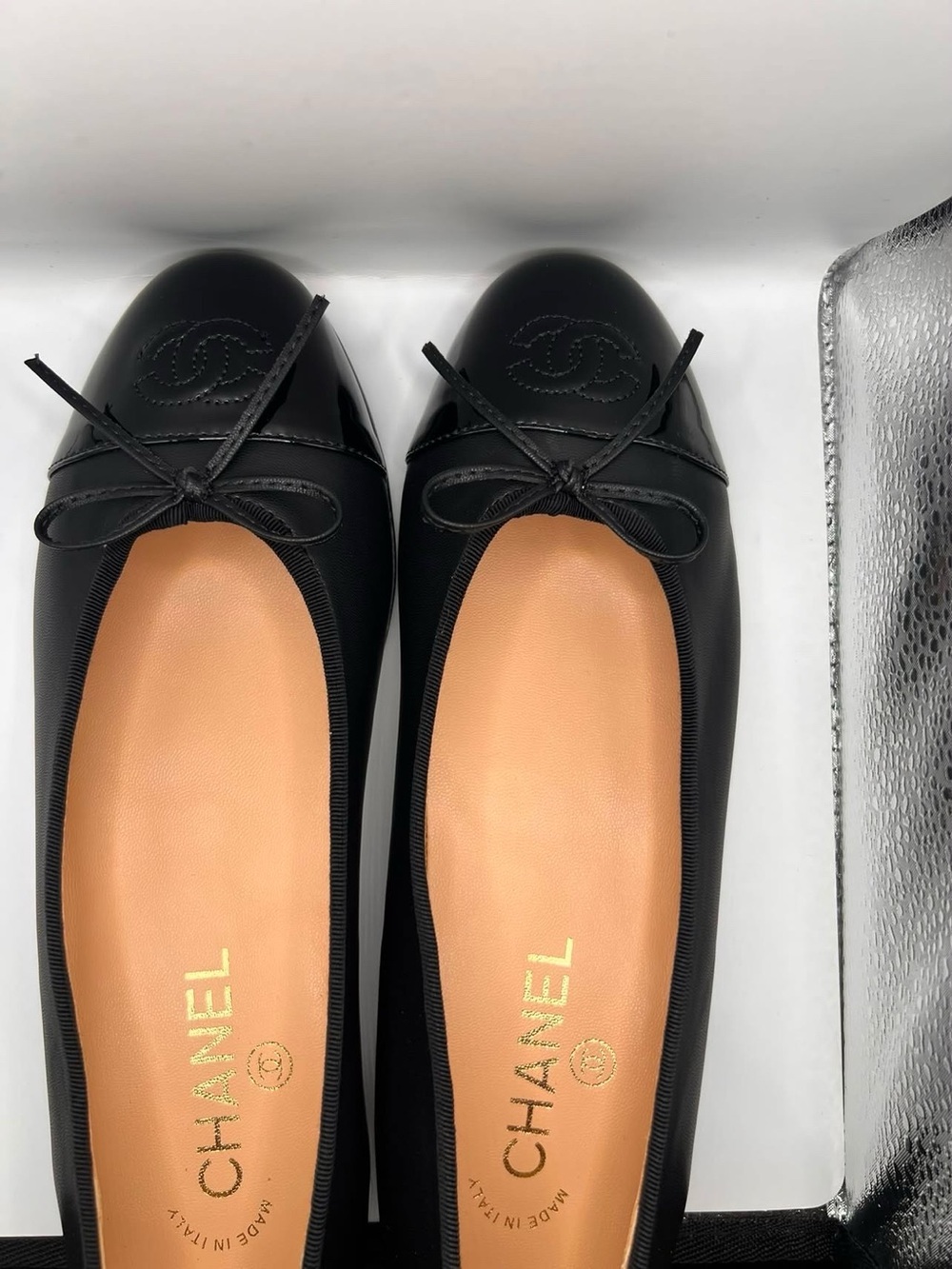 CHANEL Black Quilted Leather Ballet Flats with Bow and CC Emblem